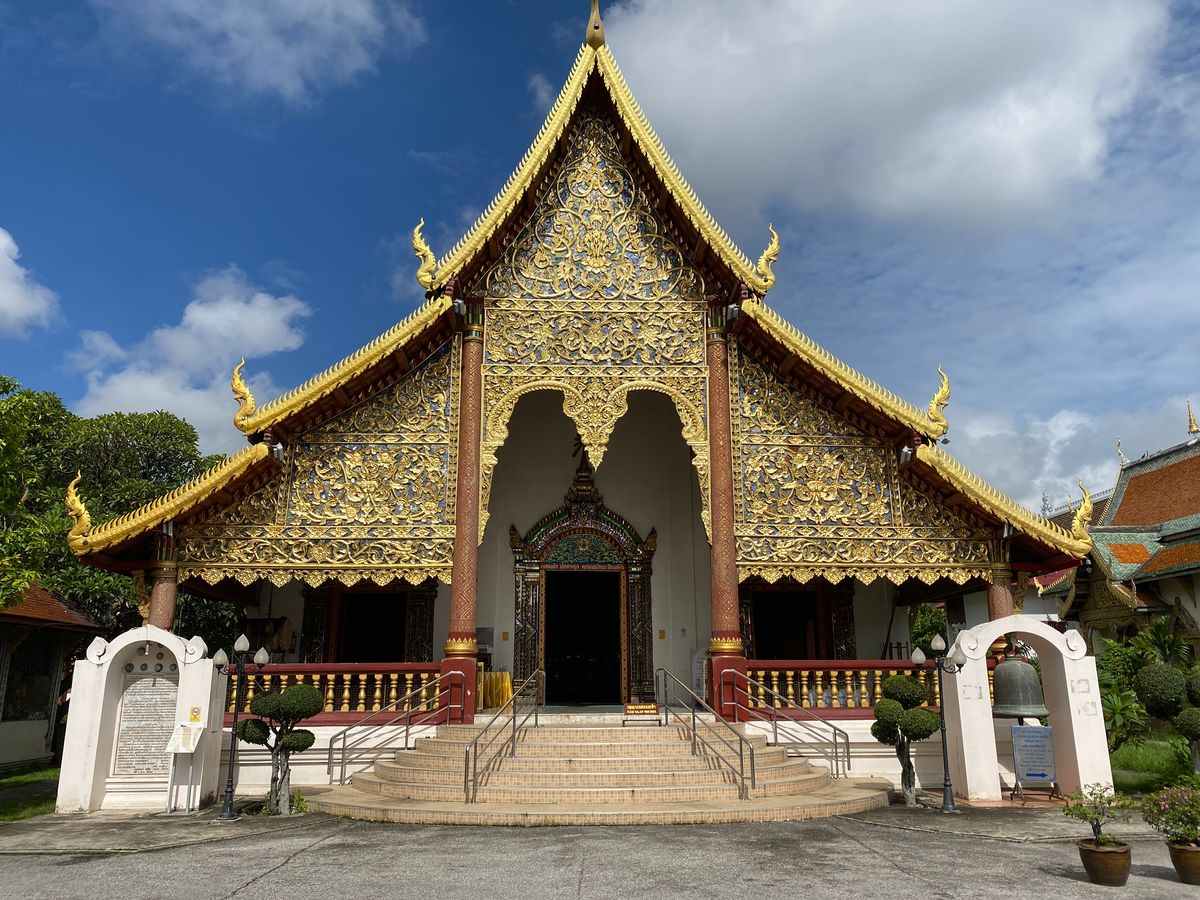 Wat Chiang Man dress cose, how to get to wat chiang man, is wat chiang man worth it