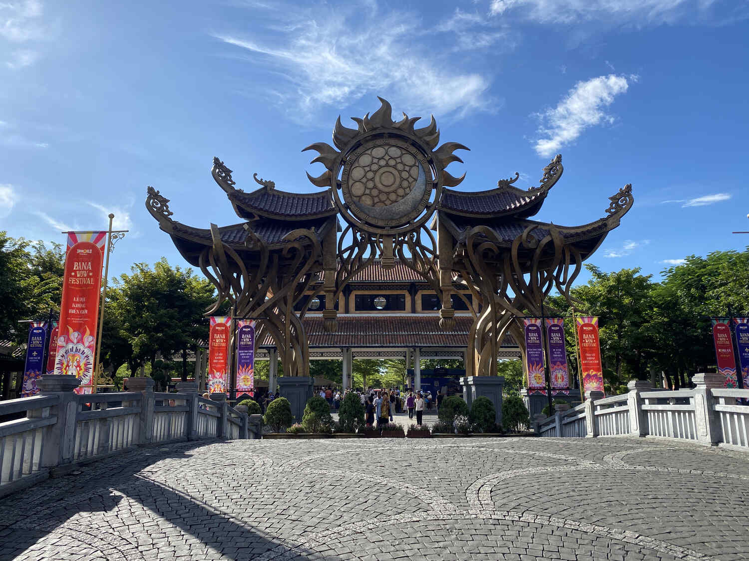 Entrance-of-the-complex-on-a-Ba-Na-Hills-tour