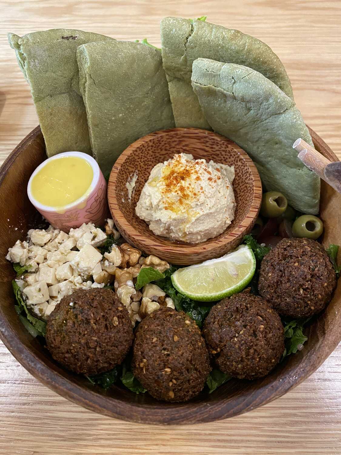 Falafel-platter-with-accompaniments