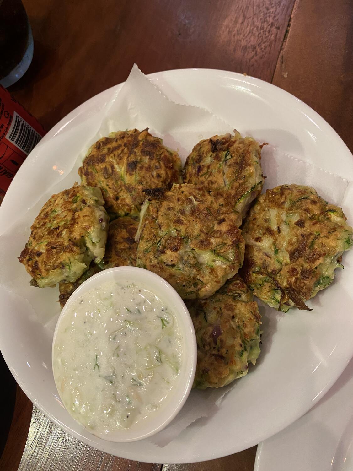 Fried meatballs and yogurt sauce