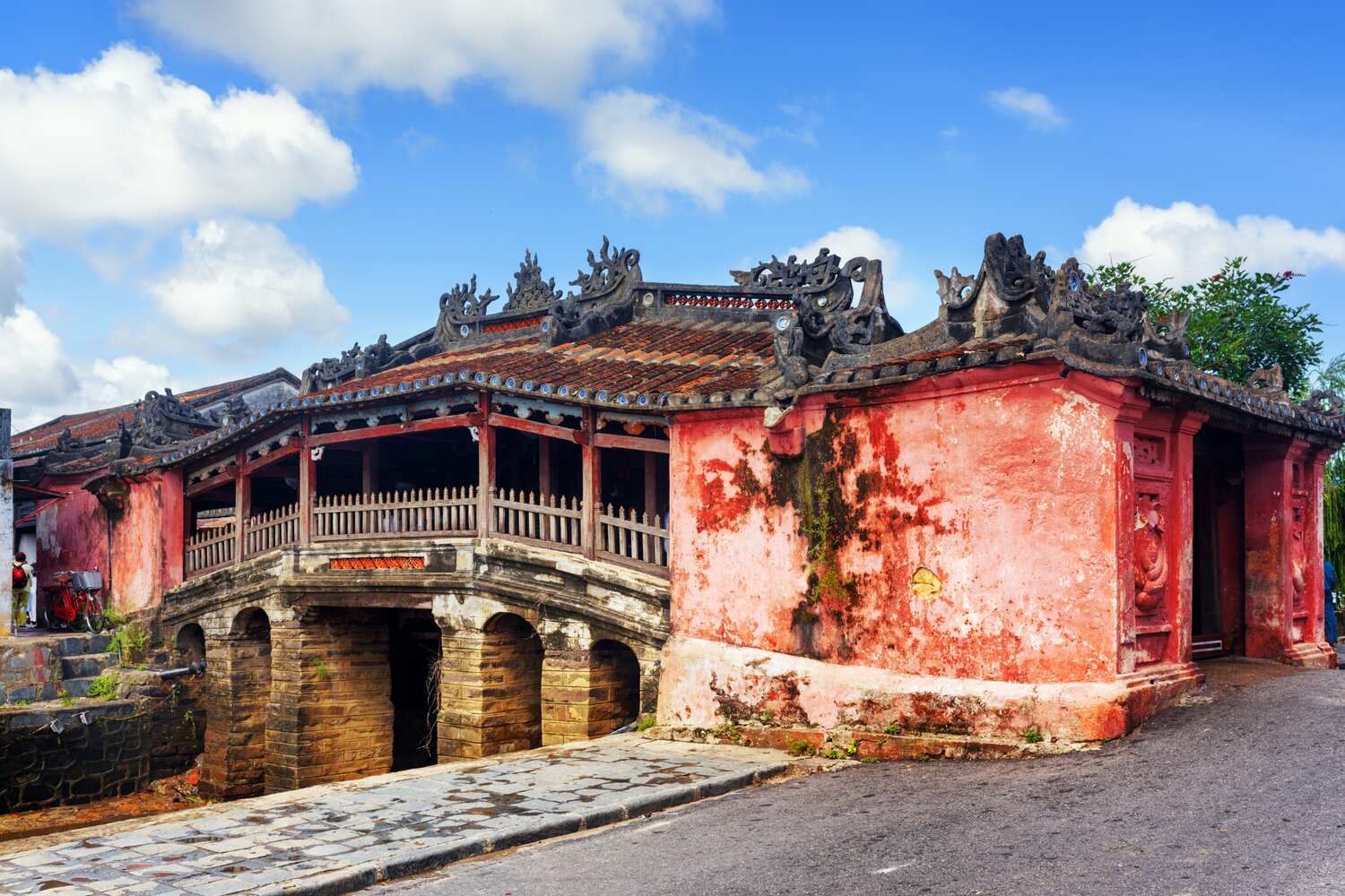 Japanese-Bridge-in-Hoi-An