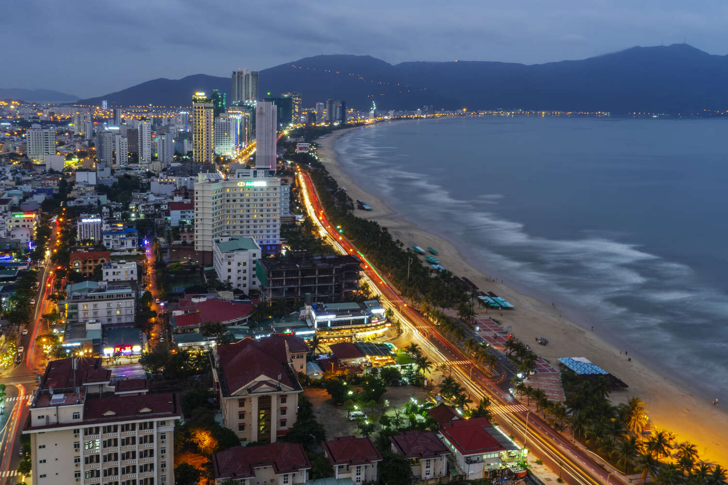 Nightlife-in-Da-Nang-Activities-Bars-Restaurants